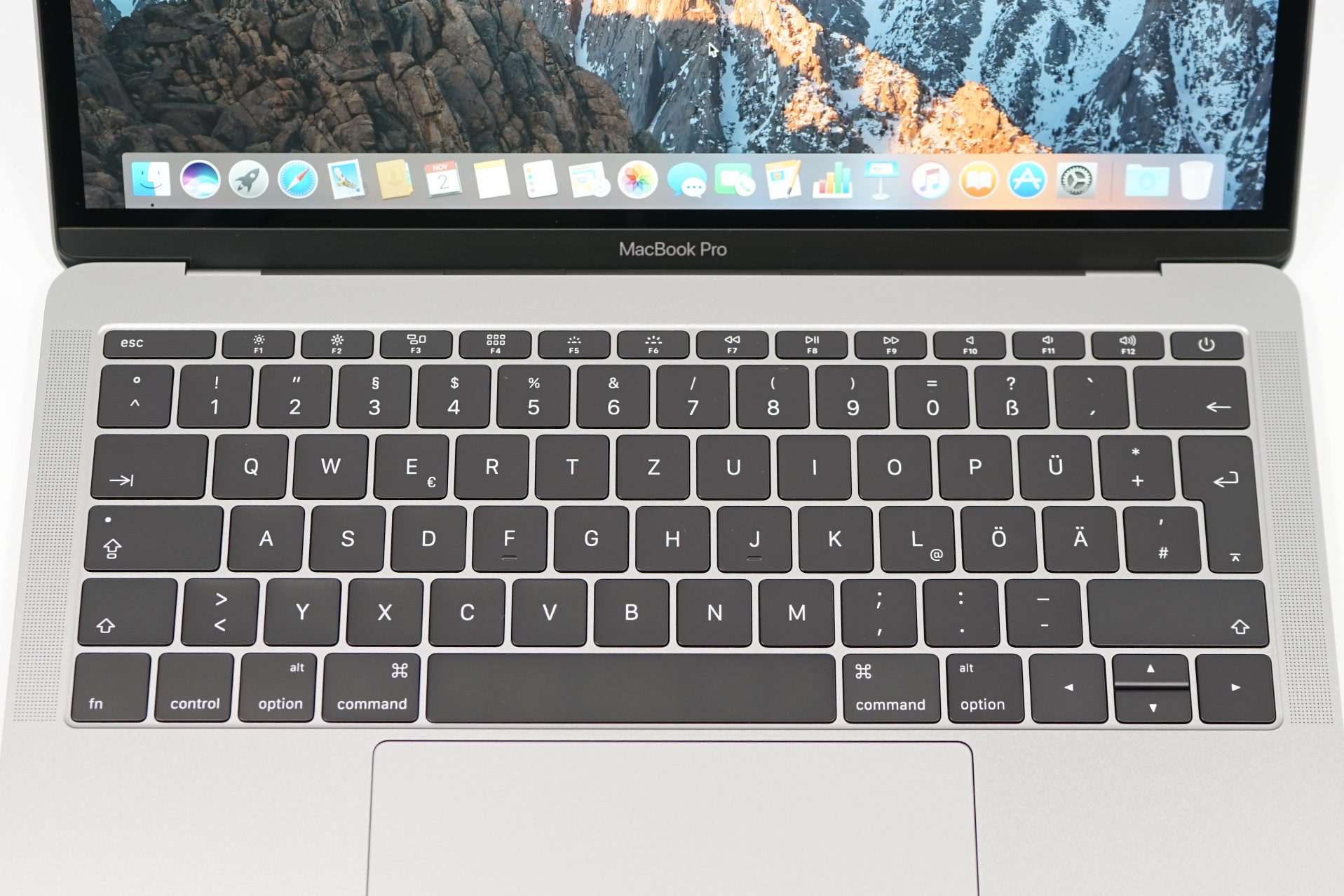 2016 macbook pro 13 size
