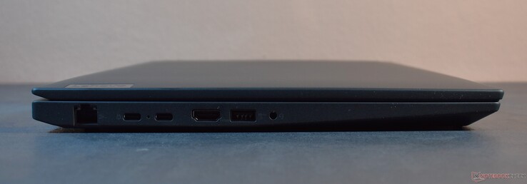 vänster: RJ45-Ethernet, USB4, USB C 3.1 Gen 2, HDMI 2.1, USB A 3.1 Gen 1, 3,5 mm ljud