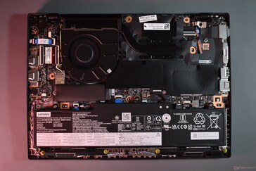 Lenovo ThinkPad L14 Gen 5 AMD: Internt