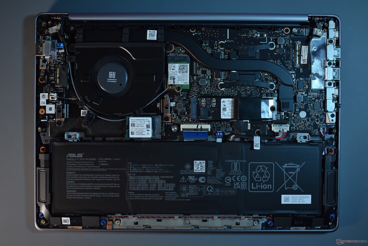 Asus ExpertBook P5 P5405: Under huven