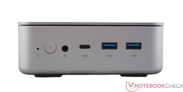 Framsida: Rensa CMOS, strömbrytare, ljuduttag, USB 4, 2x USB 3.2 Gen 2