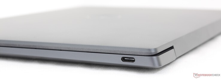 Höger sida: USB-C 4 (40 Gbps) med Power Delivery + DisplayPort