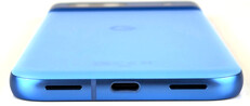 Bottenhöljets sida (högtalare, USB-port, högtalare)