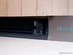 Infälld 12V-2x6-kontakt