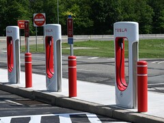 Tesla Superchargers. Kalifornien stoltserar med fler laddningsstationer för elbilar än bensinpumpar (Bildkälla: J Dean on Unsplash)