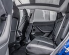 Baksätet i en Tesla Model Y. Biltillverkaren kommer att ta med funktionen för barnnärvarodetektering till fler modeller (Bildkälla: MotorTrends)