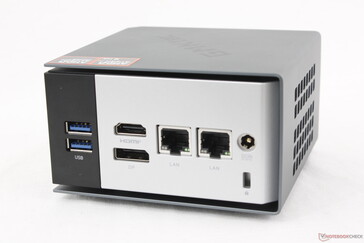 På baksidan: USB-A 2.0, DisplayPort 2.1, HDMI 2.1, 2x RJ-45 (2,5 Gbps), Kensington Lock, AC-adapter