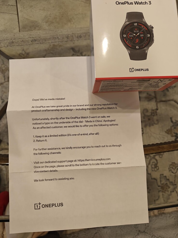 OnePlus Watch 3 levereras med ett ursäktsbrev. (Bildkälla: Reddit)