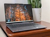 Lenovo Yoga 7 2-i-1 14AHP9 recension: Snabb mellanklasskonvertibel som dras ner av en svag skärm