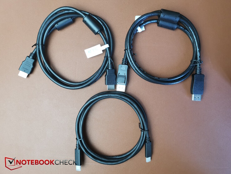 HDMI-, DisplayPort- och USB-C-kablar ingår som tillbehör