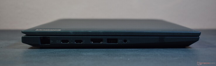 vänster: RJ45-Ethernet, 2x Thunderbolt 4, HDMI 2.1, USB A 3.2 Gen 1, 3,5 mm ljud