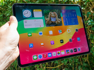 Använda Apple iPad Pro 13 utomhus