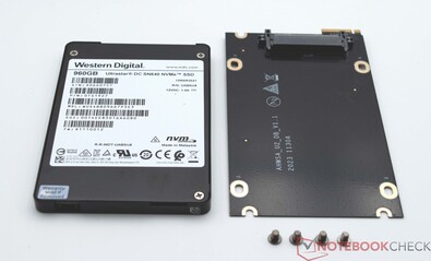 U.2 SSD med adapter