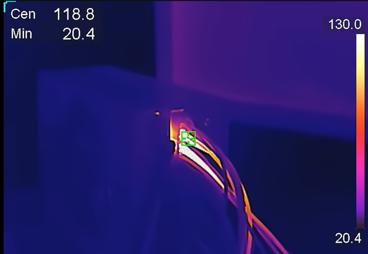 Bild från värmekamera på RTX 5090 på PSU-sidan (bildkälla: Der8auer)