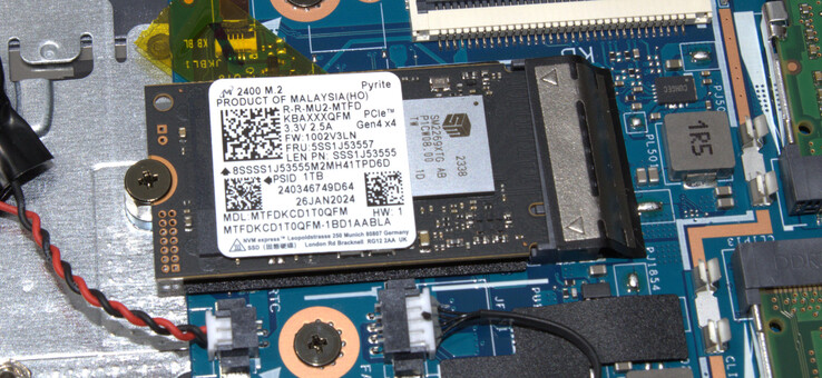 En PCIe 4 SSD fungerar som systemenhet.