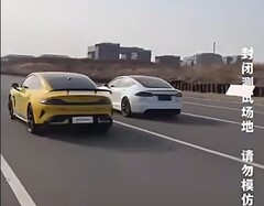 Xiaomi SU7 Ultra bäst Tesla Model S Plaid i ett drag race (Bildkälla: skärmdump från Tesla Geek på YouTube)