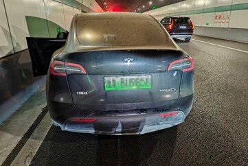 Skador på Tesla Model Y. (Bildkälla: @Tslachan)