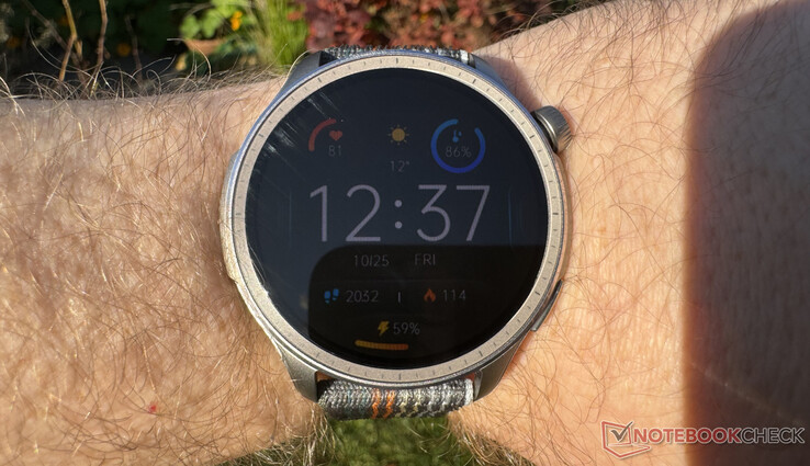 Amazfit Balance-displayen är också lätt att läsa av i solen