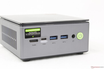 OcuLink, USB4 (40 Gbps) med DisplayPort + Power Delivery, 2x USB-A 3.0, 3,5 mm headset, strömknapp