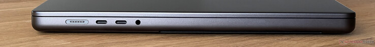 Vänster: MagSafe, 2x USB-C 4.0 med Thunderbolt 5 (120 Gbit/s, DisplayPort ALT-läge, Power Delivery), 3,5 mm ljud