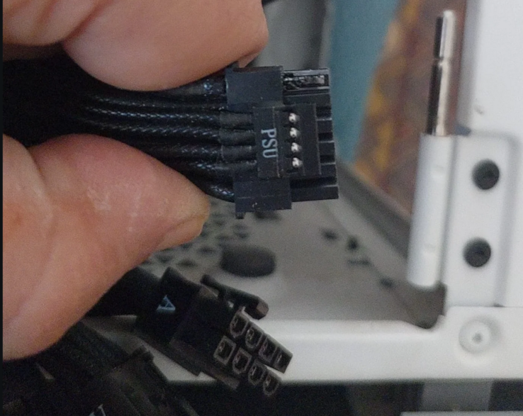 RTX 5080 smält PSU-kabel (bildkälla: Reddit, redigerad)